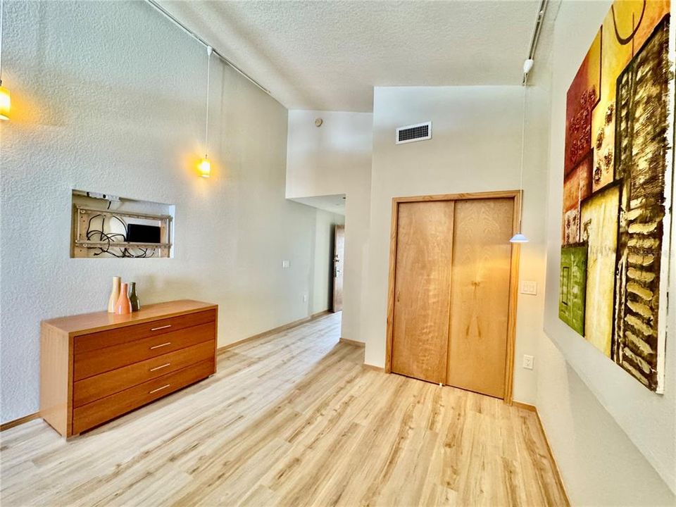For Sale: $179,900 (2 beds, 2 baths, 1250 Square Feet)