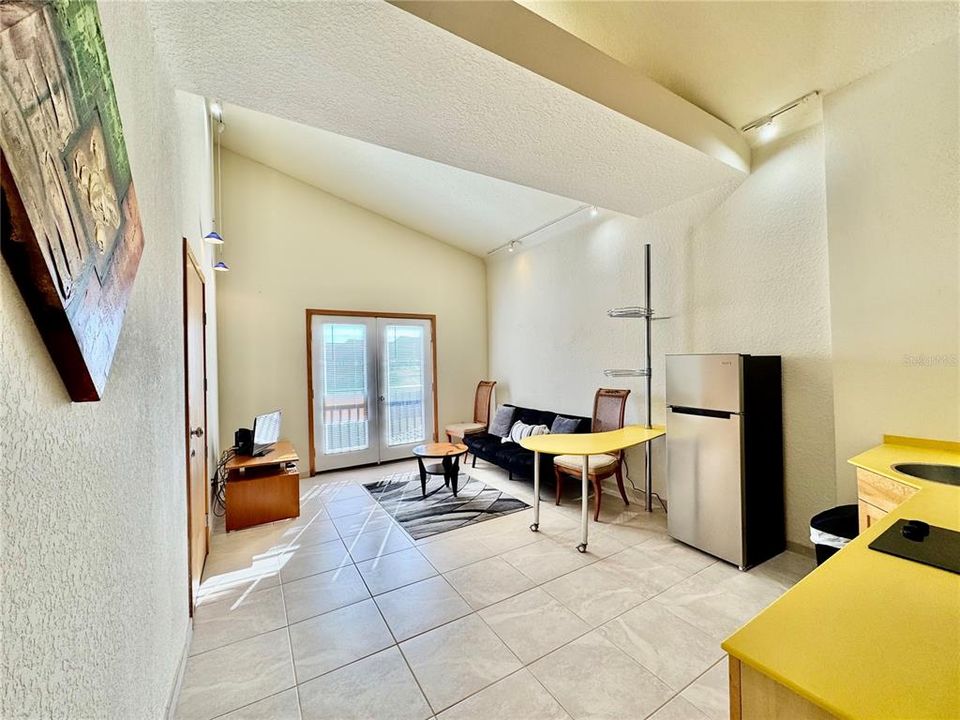 For Sale: $179,900 (2 beds, 2 baths, 1250 Square Feet)