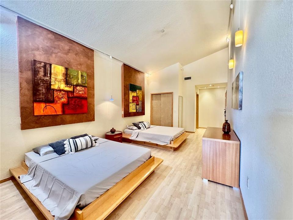 For Sale: $179,900 (2 beds, 2 baths, 1250 Square Feet)