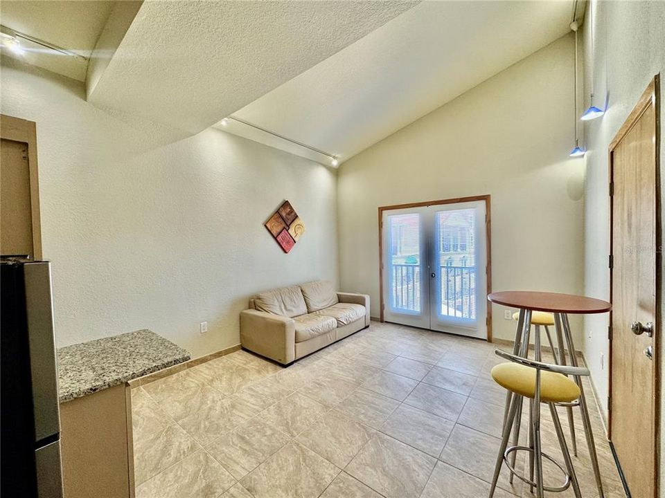 For Sale: $179,900 (2 beds, 2 baths, 1250 Square Feet)