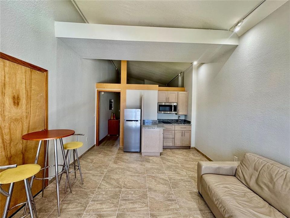 For Sale: $179,900 (2 beds, 2 baths, 1250 Square Feet)