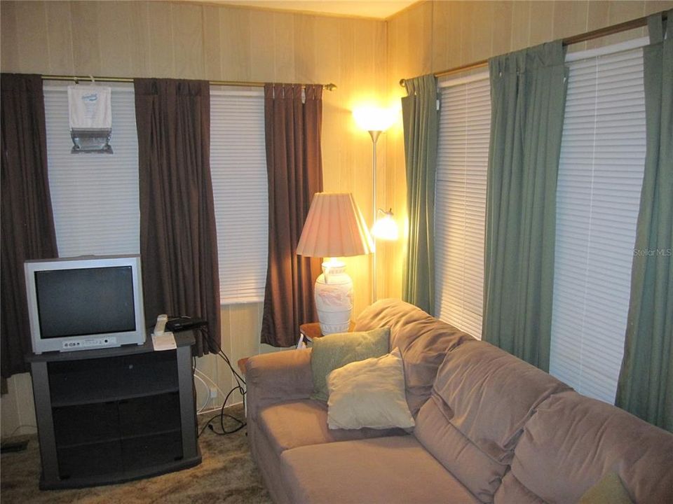 For Sale: $59,000 (2 beds, 1 baths, 552 Square Feet)