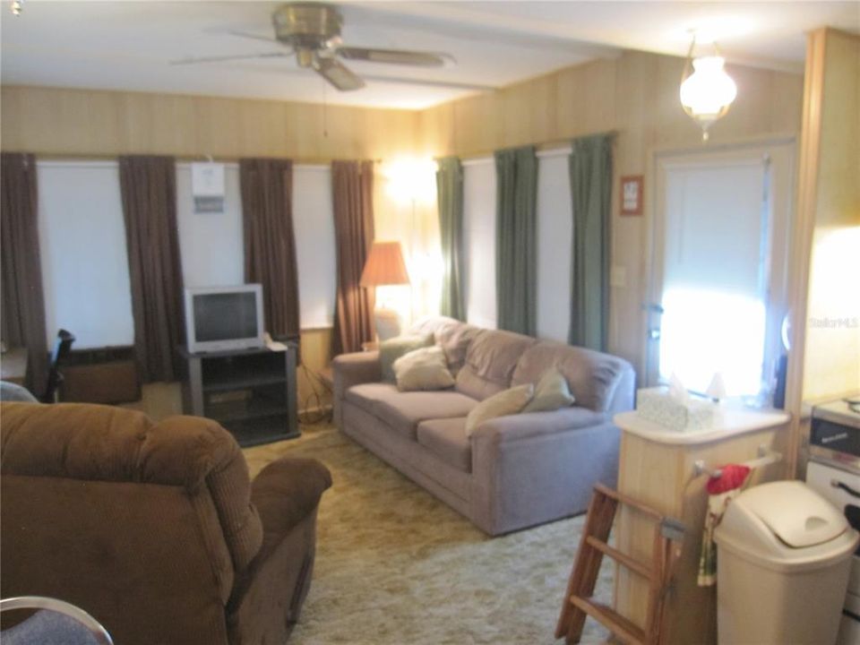 For Sale: $59,000 (2 beds, 1 baths, 552 Square Feet)