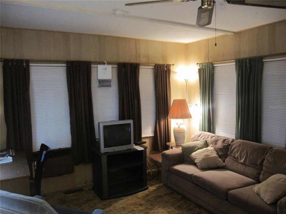 For Sale: $59,000 (2 beds, 1 baths, 552 Square Feet)