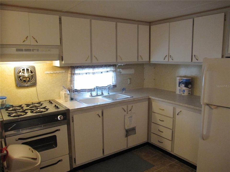 For Sale: $59,000 (2 beds, 1 baths, 552 Square Feet)