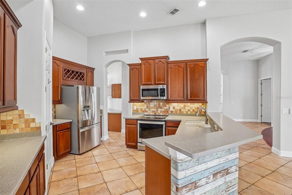 En Venta: $649,900 (4 camas, 3 baños, 2663 Pies cuadrados)