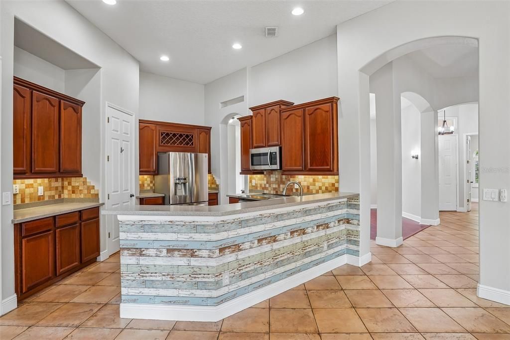 En Venta: $649,900 (4 camas, 3 baños, 2663 Pies cuadrados)