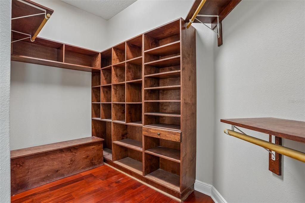 En Venta: $649,900 (4 camas, 3 baños, 2663 Pies cuadrados)