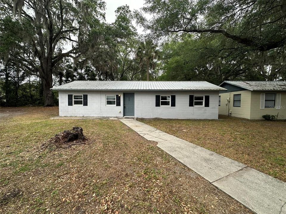 For Rent: $1,565 (3 beds, 1 baths, 1042 Square Feet)