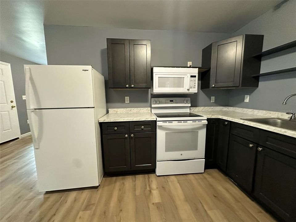 For Rent: $1,565 (3 beds, 1 baths, 1042 Square Feet)