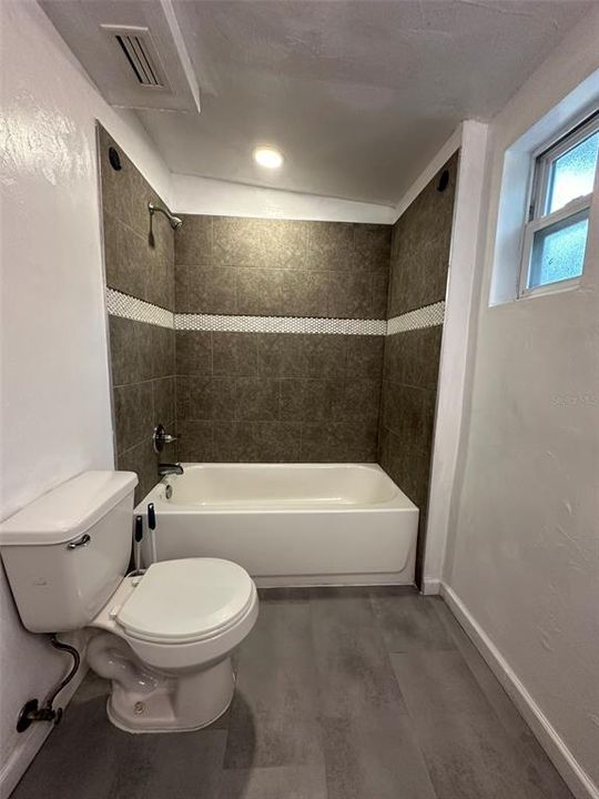 For Rent: $1,565 (3 beds, 1 baths, 1042 Square Feet)