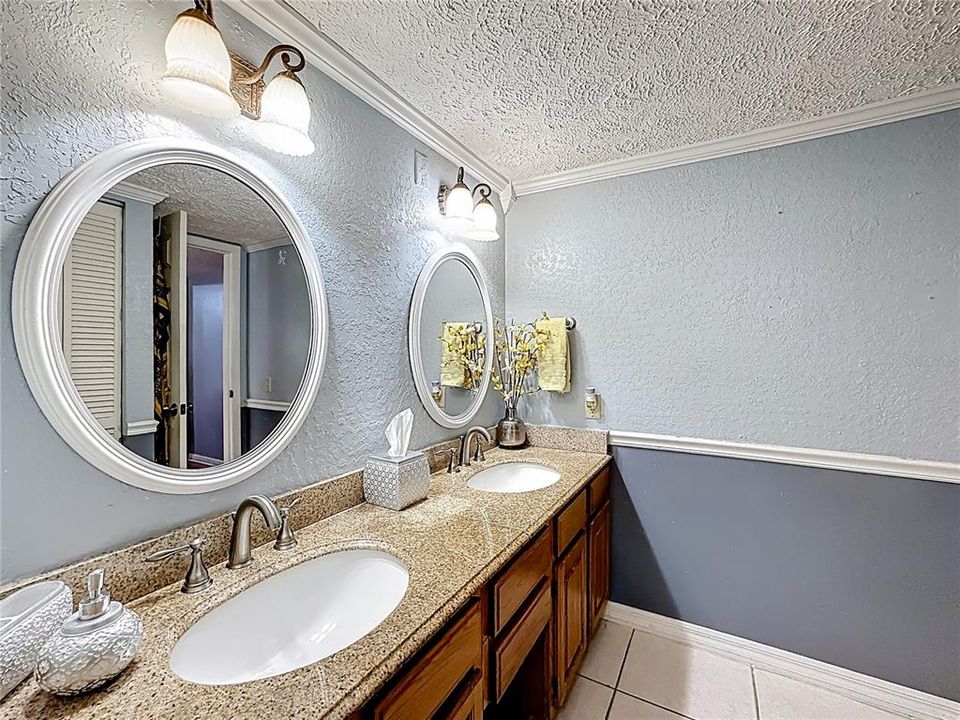 For Sale: $185,000 (2 beds, 1 baths, 1328 Square Feet)