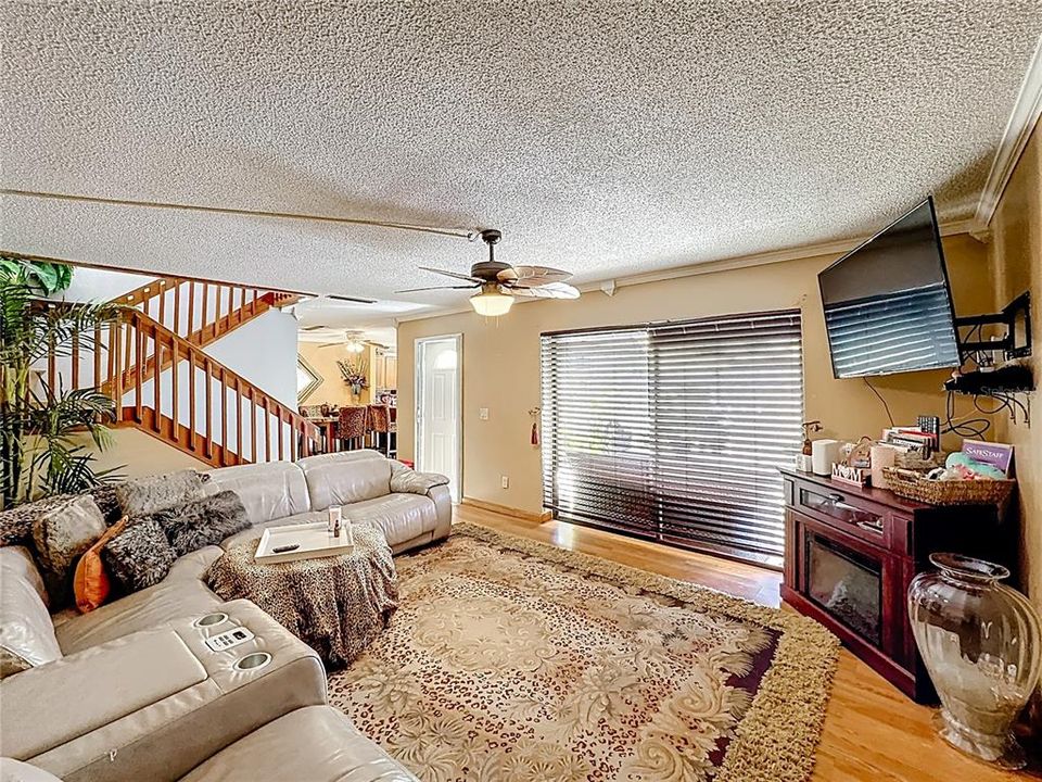 For Sale: $185,000 (2 beds, 1 baths, 1328 Square Feet)