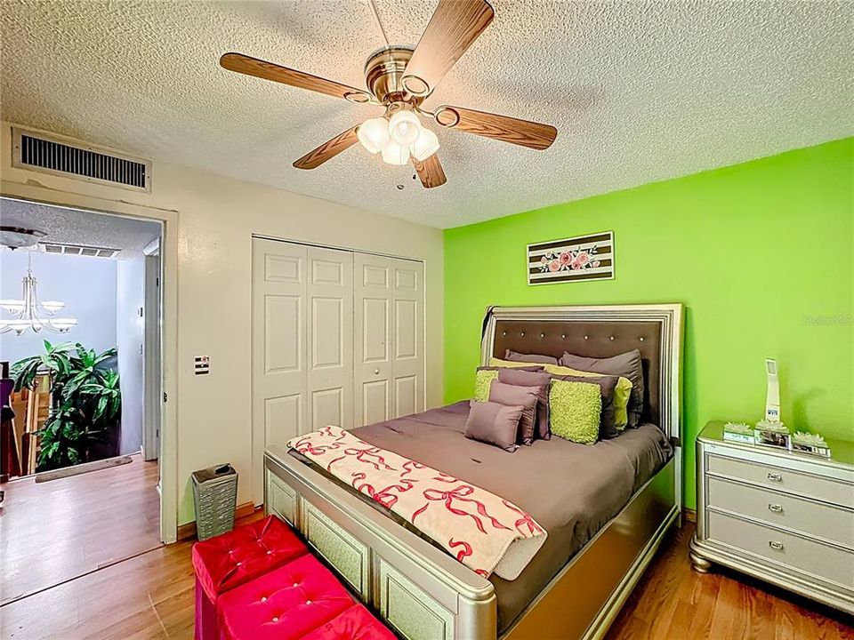 For Sale: $185,000 (2 beds, 1 baths, 1328 Square Feet)