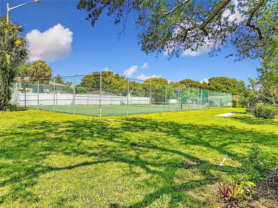 For Sale: $185,000 (2 beds, 1 baths, 1328 Square Feet)