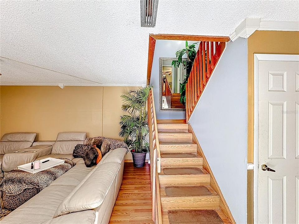For Sale: $185,000 (2 beds, 1 baths, 1328 Square Feet)
