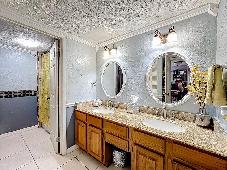 For Sale: $185,000 (2 beds, 1 baths, 1328 Square Feet)
