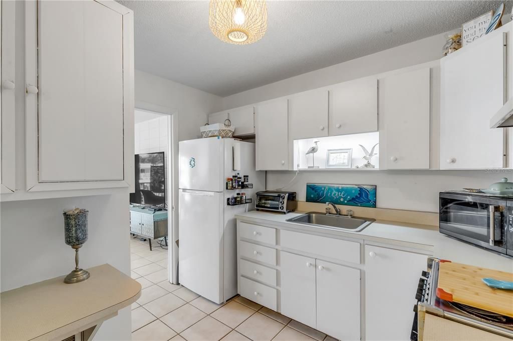 For Sale: $245,000 (1 beds, 1 baths, 600 Square Feet)