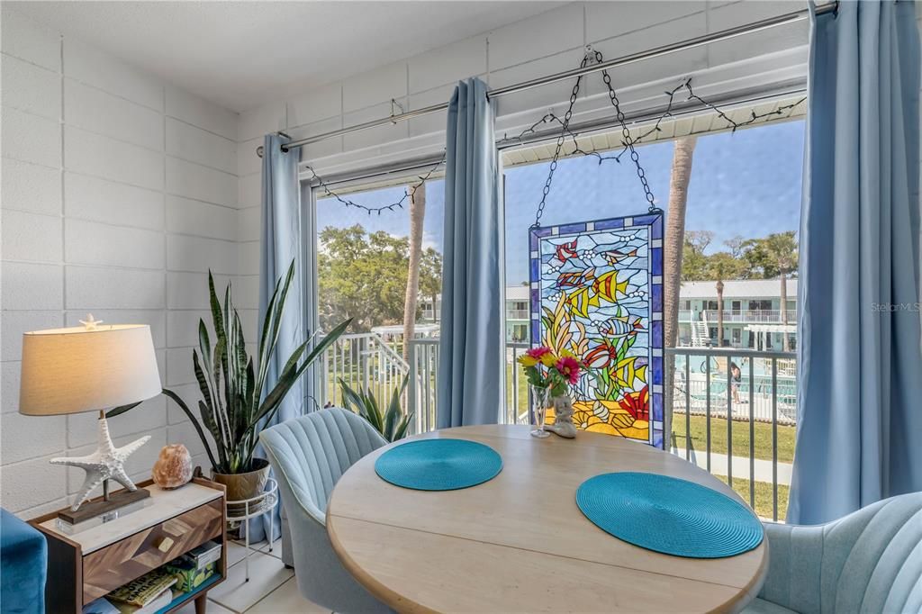 For Sale: $245,000 (1 beds, 1 baths, 600 Square Feet)