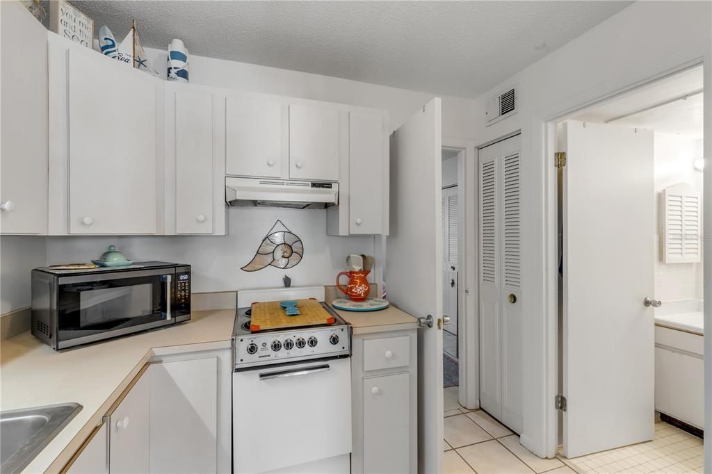 For Sale: $245,000 (1 beds, 1 baths, 600 Square Feet)