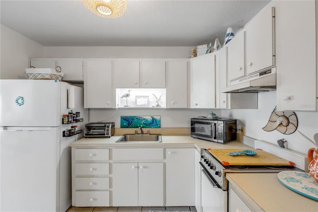 For Sale: $245,000 (1 beds, 1 baths, 600 Square Feet)