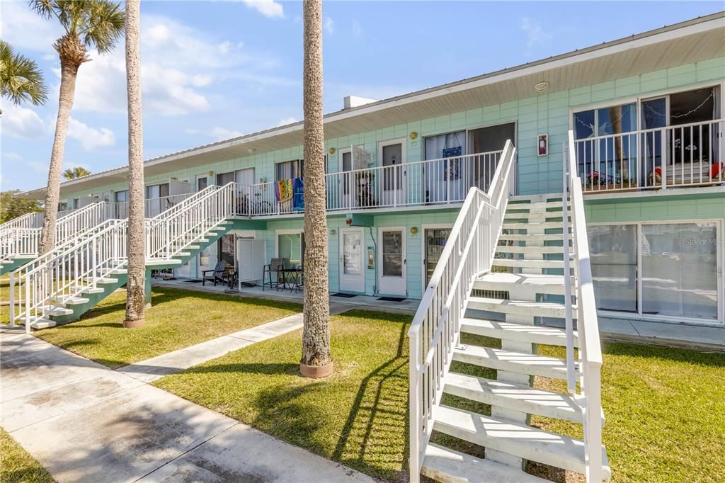 For Sale: $245,000 (1 beds, 1 baths, 600 Square Feet)