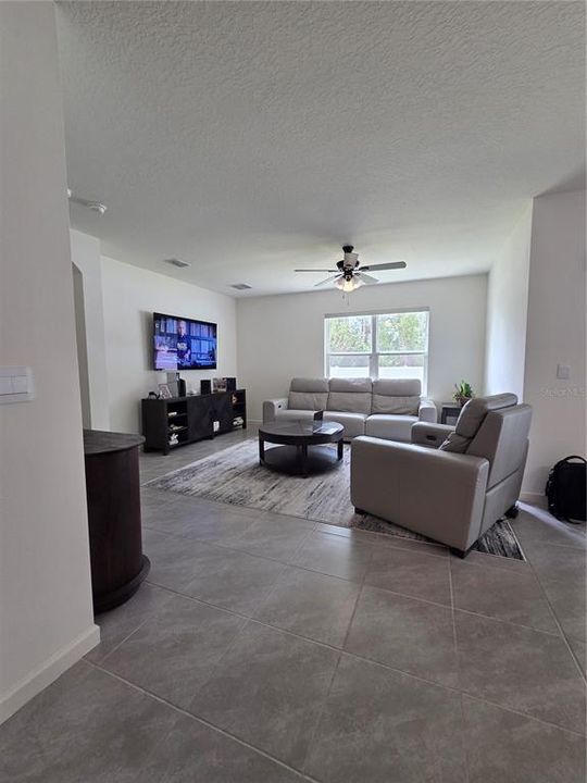 En Venta: $395,000 (4 camas, 2 baños, 1830 Pies cuadrados)