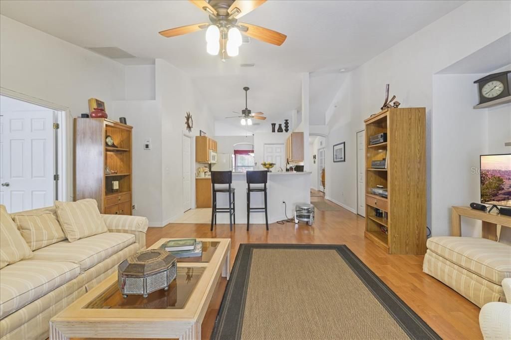 For Sale: $326,000 (3 beds, 2 baths, 1693 Square Feet)