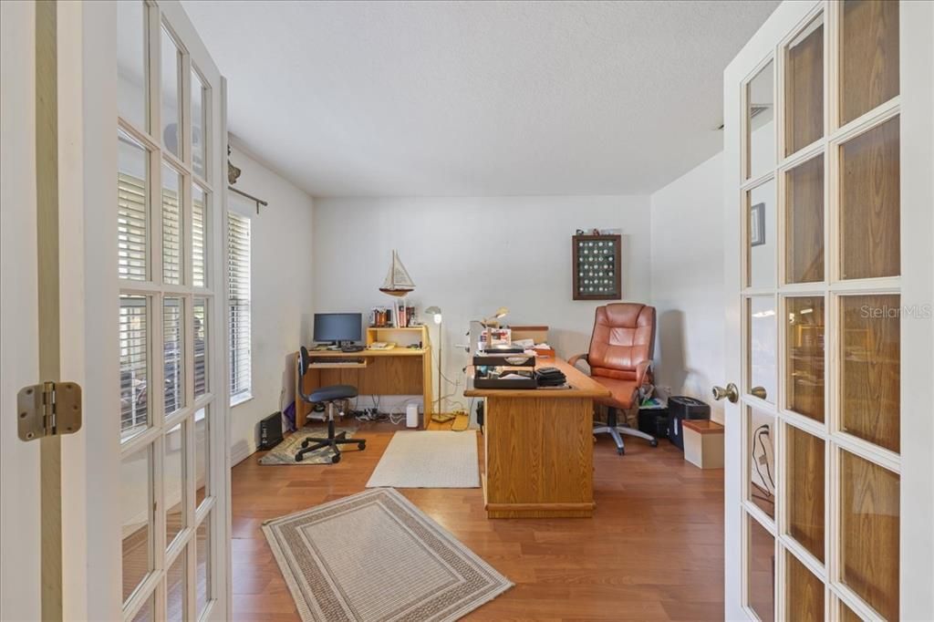 For Sale: $326,000 (3 beds, 2 baths, 1693 Square Feet)