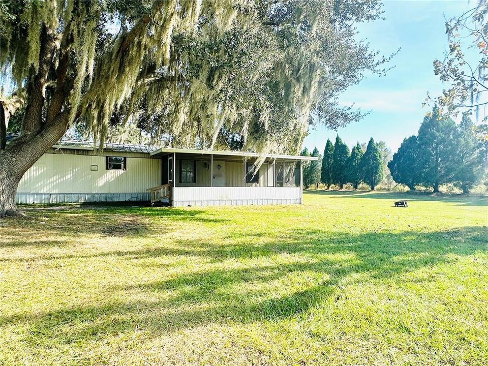 For Rent: $1,400 (2 beds, 1 baths, 728 Square Feet)