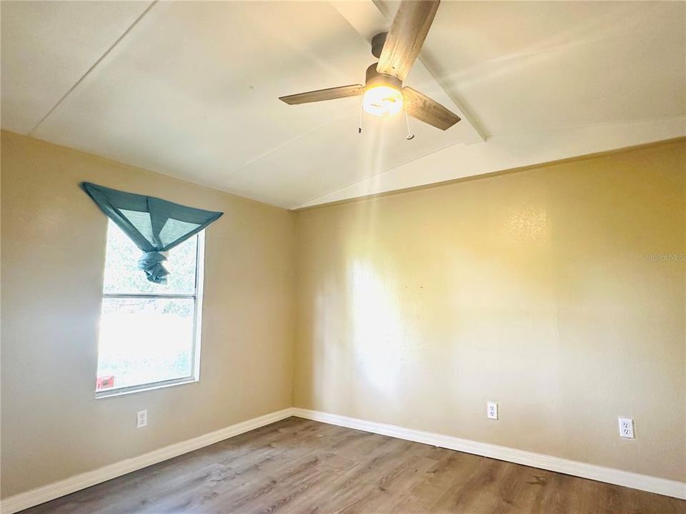 For Rent: $1,400 (2 beds, 1 baths, 728 Square Feet)