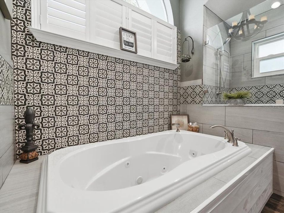 Active With Contract: $550,000 (4 beds, 2 baths, 2349 Square Feet)
