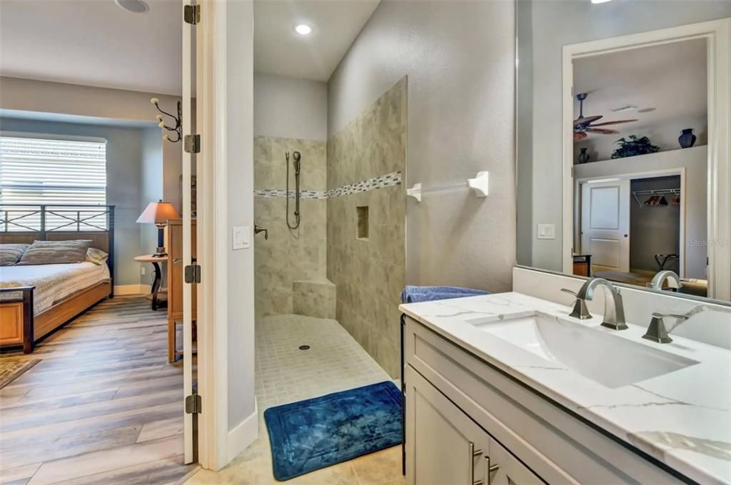 En Venta: $1,549,000 (4 camas, 3 baños, 2566 Pies cuadrados)