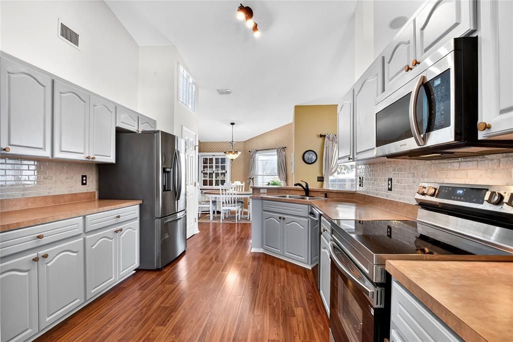 Active With Contract: $395,000 (3 beds, 2 baths, 1859 Square Feet)