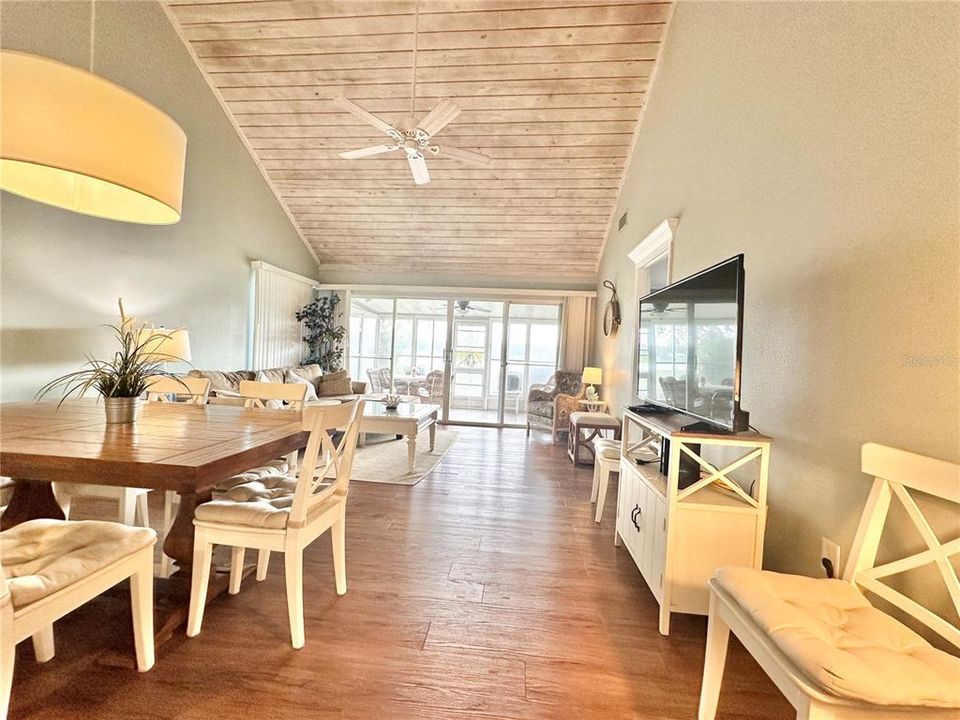 For Rent: $1,650 (2 beds, 2 baths, 980 Square Feet)
