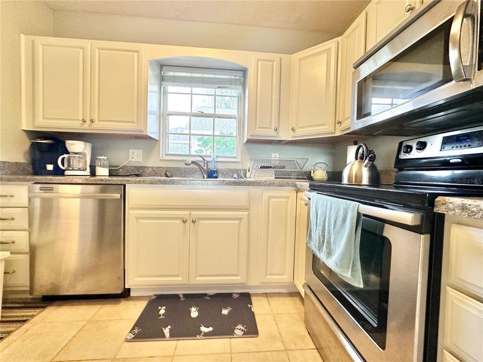 For Rent: $1,650 (2 beds, 2 baths, 980 Square Feet)