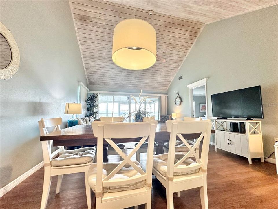 For Rent: $1,650 (2 beds, 2 baths, 980 Square Feet)