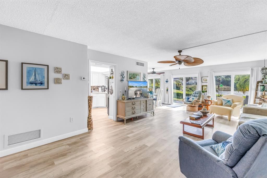For Sale: $339,000 (3 beds, 2 baths, 1600 Square Feet)