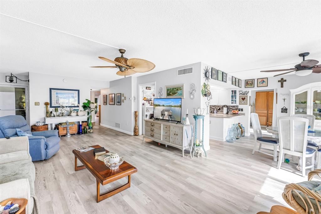 For Sale: $339,000 (3 beds, 2 baths, 1600 Square Feet)