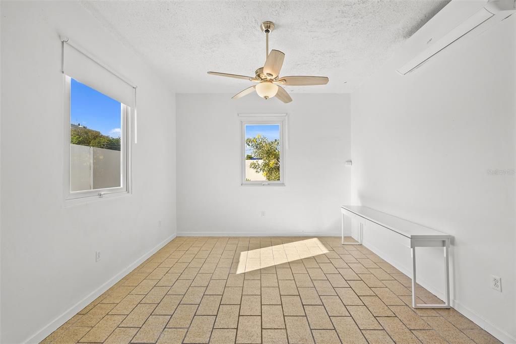 En Venta: $1,450,000 (6 camas, 4 baños, 4440 Pies cuadrados)