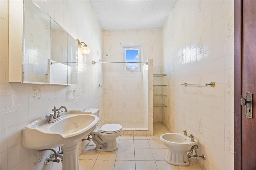 En Venta: $1,450,000 (6 camas, 4 baños, 4440 Pies cuadrados)