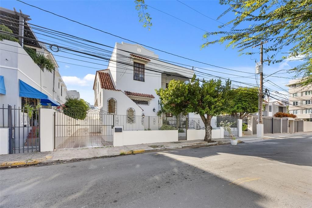 En Venta: $1,450,000 (6 camas, 4 baños, 4440 Pies cuadrados)