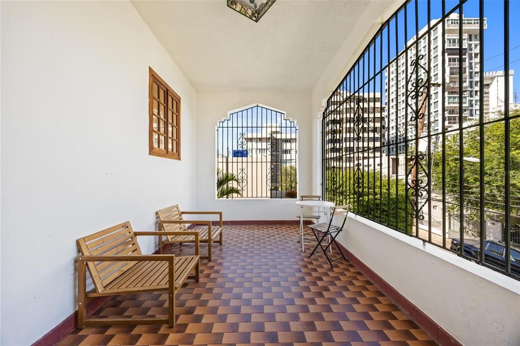 En Venta: $1,450,000 (6 camas, 4 baños, 4440 Pies cuadrados)