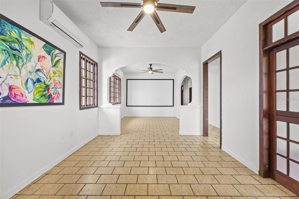 En Venta: $1,450,000 (6 camas, 4 baños, 4440 Pies cuadrados)