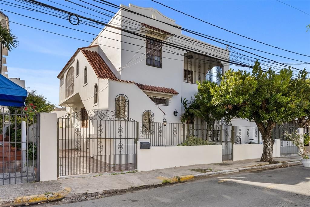 En Venta: $1,450,000 (6 camas, 4 baños, 4440 Pies cuadrados)