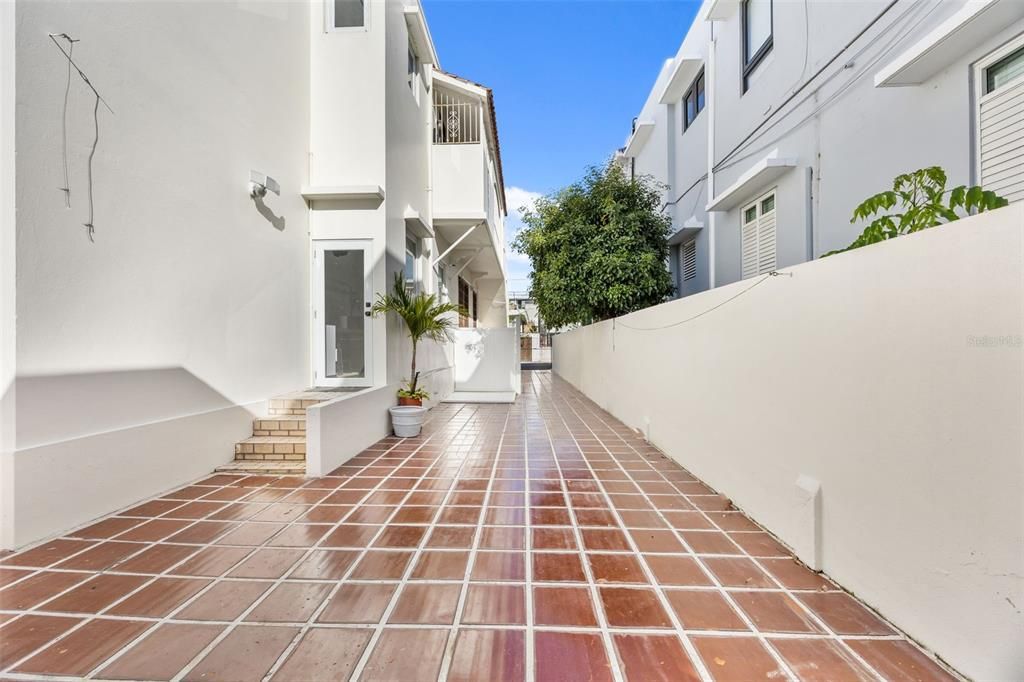 En Venta: $1,450,000 (6 camas, 4 baños, 4440 Pies cuadrados)
