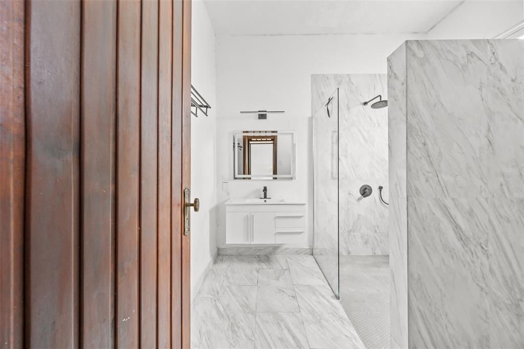 En Venta: $1,450,000 (6 camas, 4 baños, 4440 Pies cuadrados)