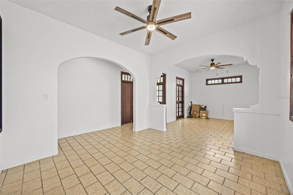 En Venta: $1,450,000 (6 camas, 4 baños, 4440 Pies cuadrados)