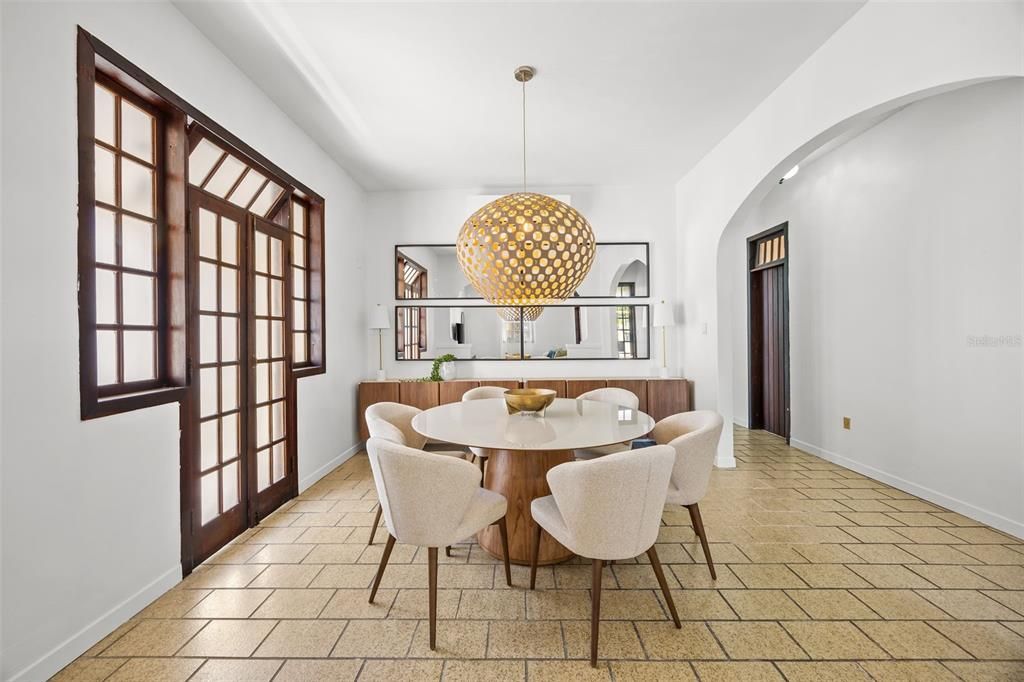 En Venta: $1,450,000 (6 camas, 4 baños, 4440 Pies cuadrados)