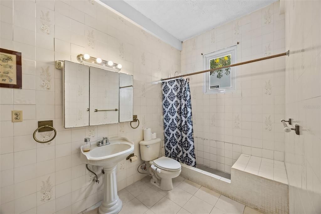 En Venta: $1,450,000 (6 camas, 4 baños, 4440 Pies cuadrados)